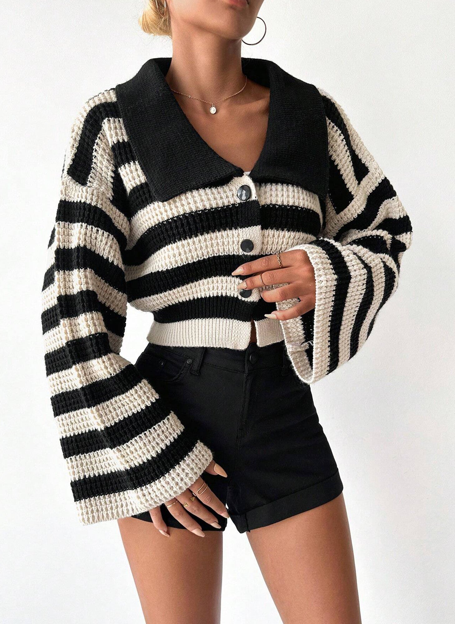 Cardigan corto a righe con colletto oversize