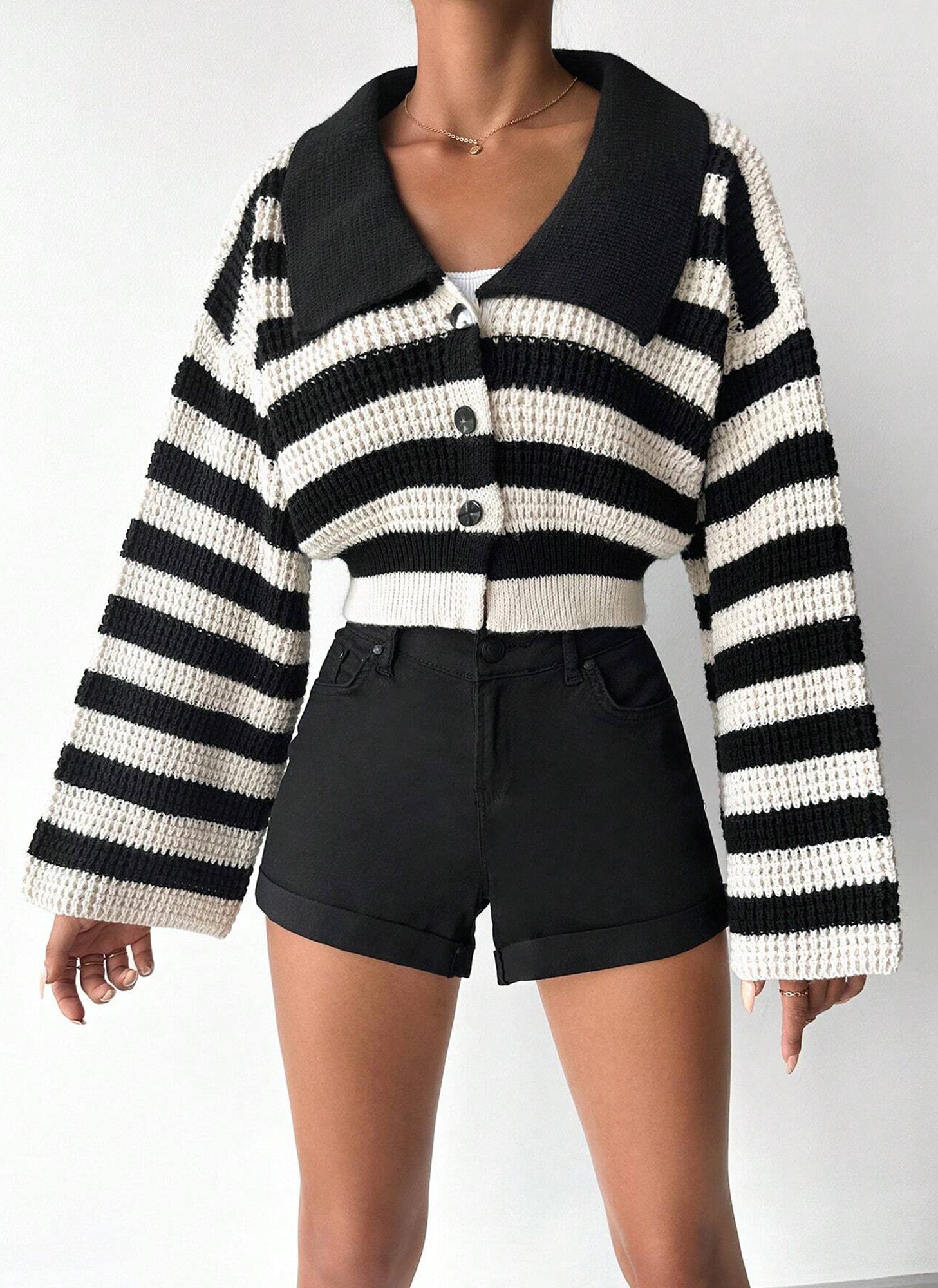 Cardigan corto a righe con colletto oversize